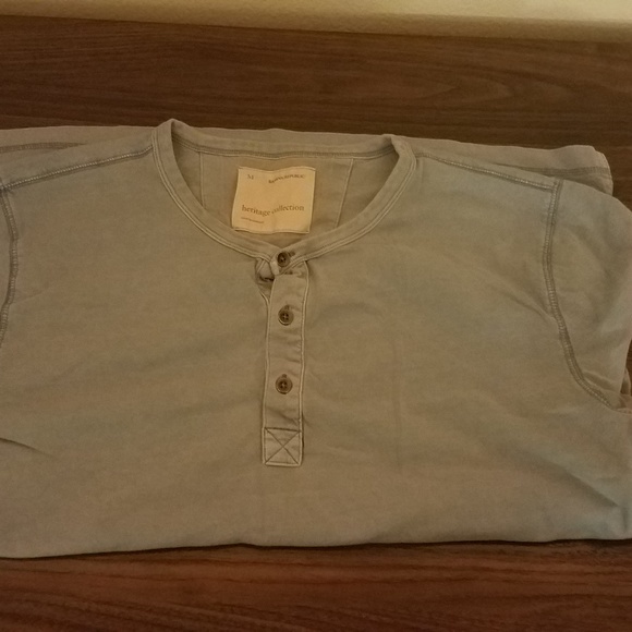 light blue banana republic henley size medium - Picture 1 of 2